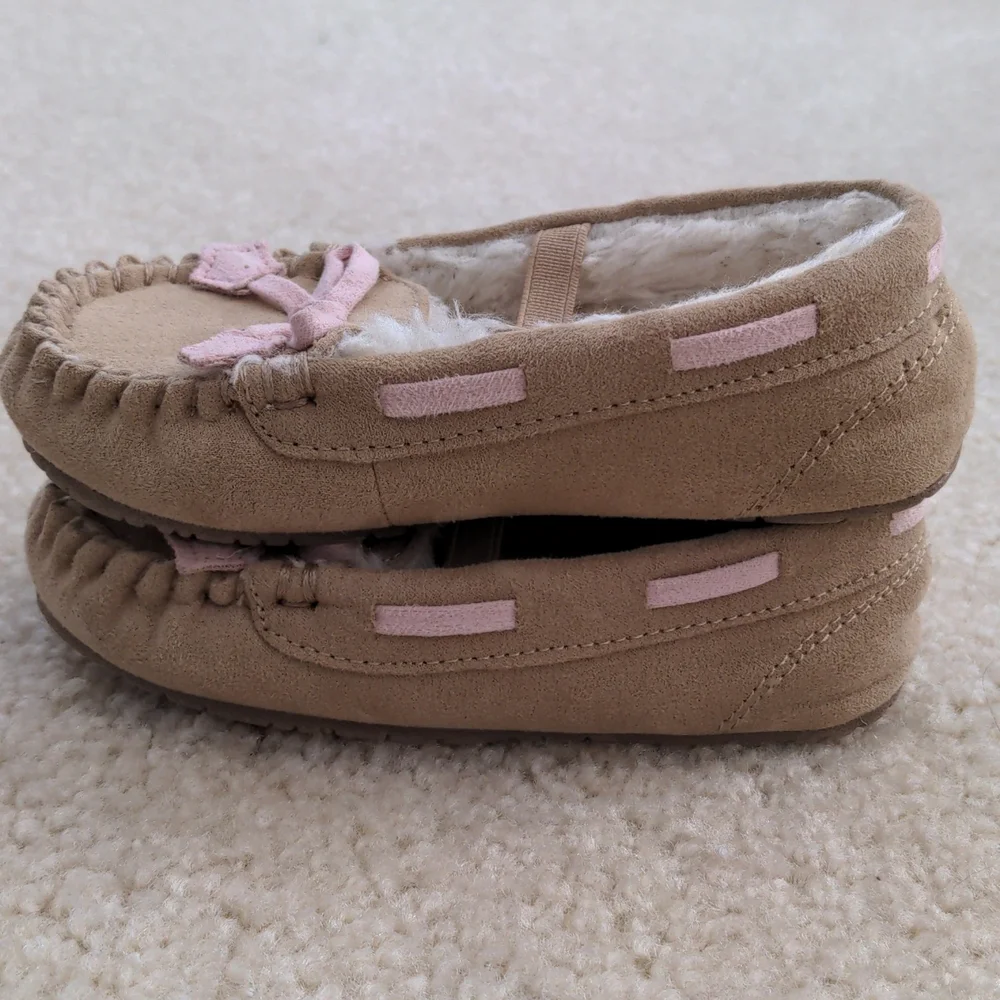 Toddler Girls Moccasin Slippers (Size 7/8)